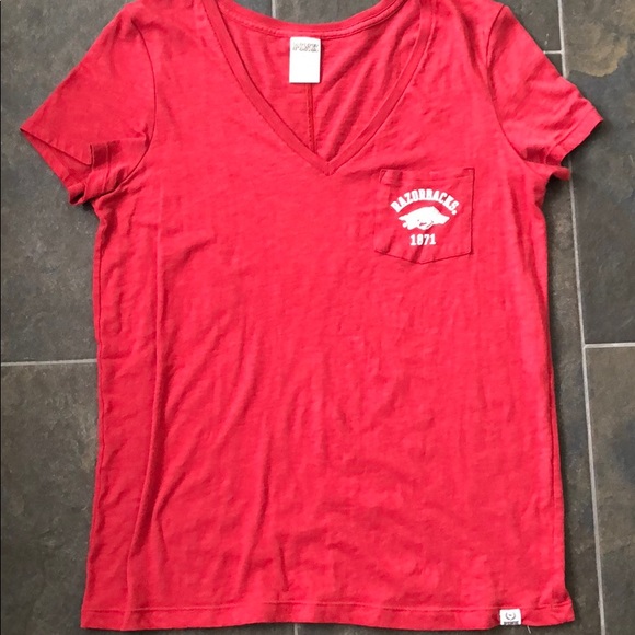 Arkansas Razorbacks v neck - Picture 1 of 5
